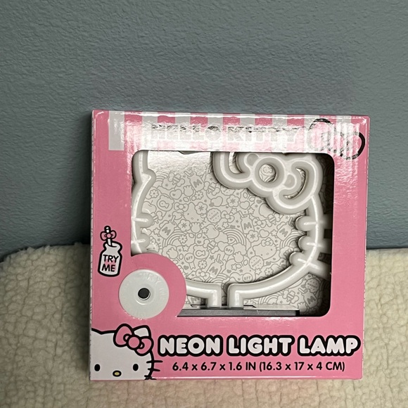 Hello Kitty White Design - Picture 5 of 6